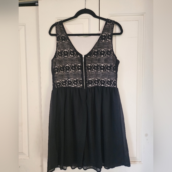 Junior black dress - Picture 2 of 3